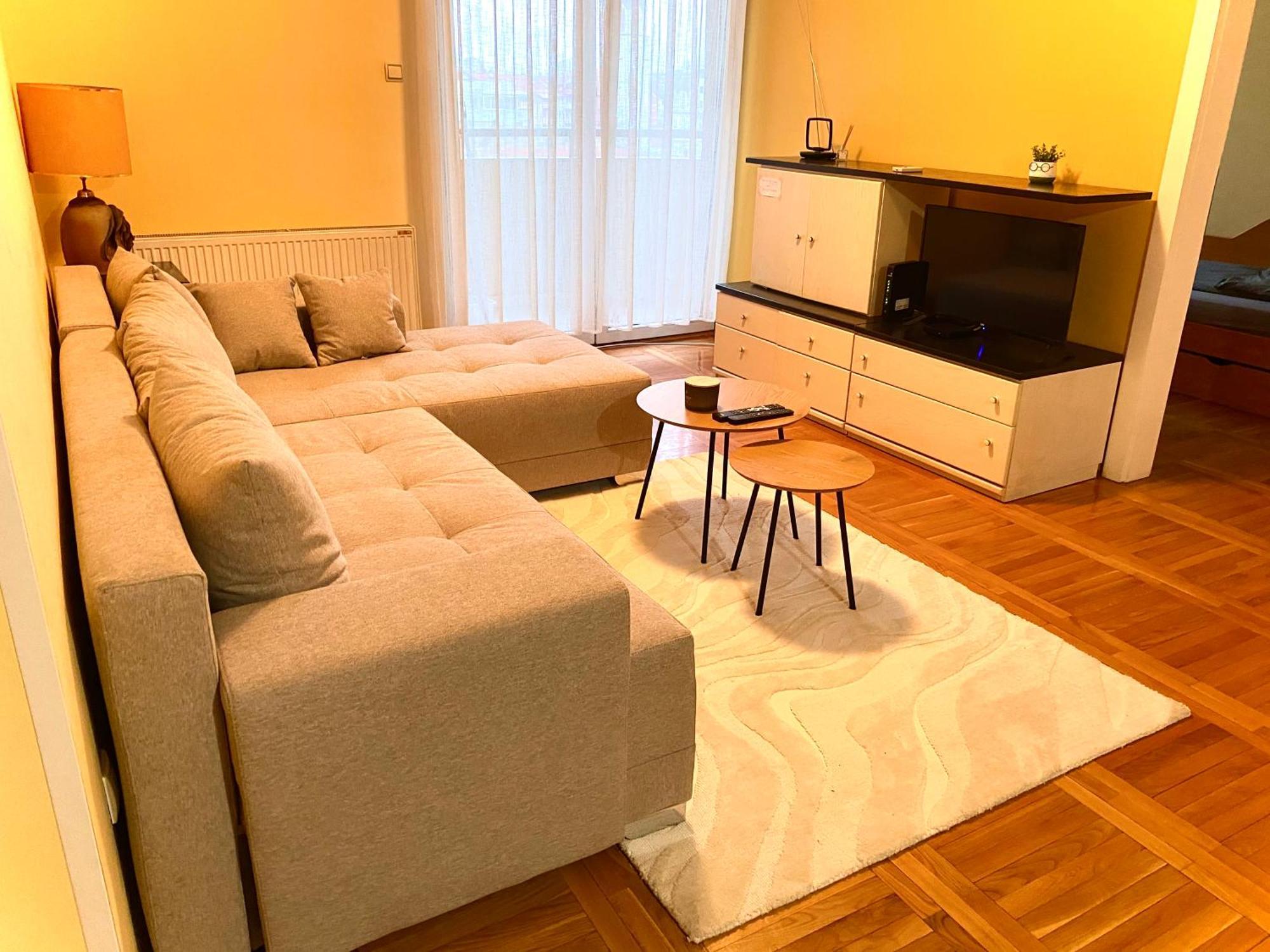 Big Apartment With Wifi, Ac And Smarttv Nowy Sad Zewnętrze zdjęcie